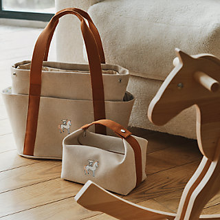 ポーチ 《ブリッド・ア・ブラック/カブリオル》 GM | Hermès